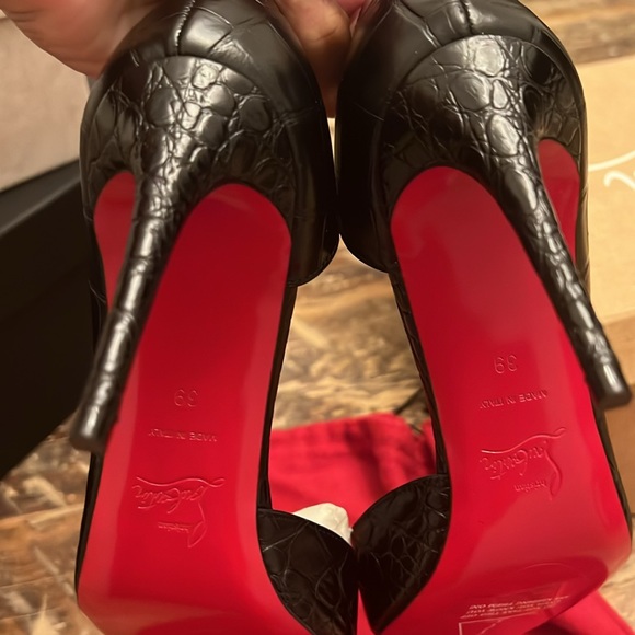 Red Bottoms size 9 never worn. - Picture 5 of 5